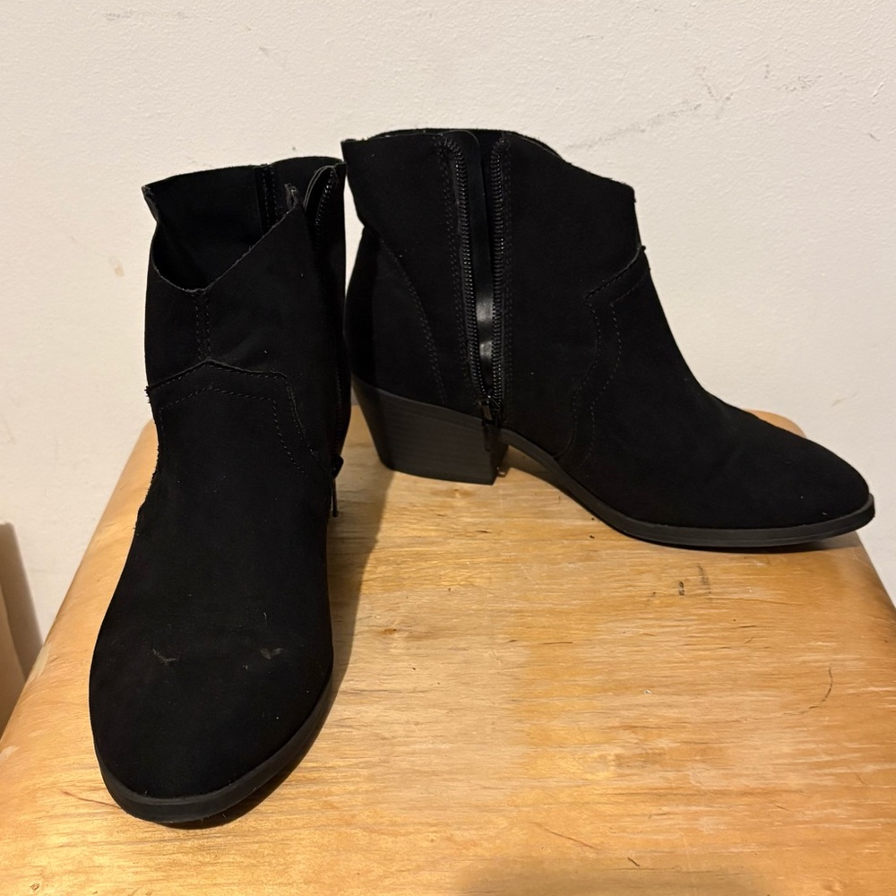 Time and Tru Women's Black Ankle Booties